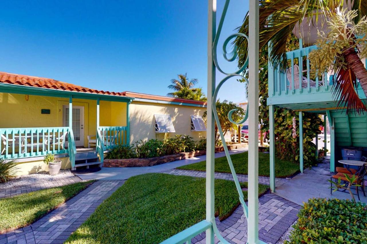 2 - Island Paradise Cottages - Sea Breeze St. Pete Beach Exterior photo