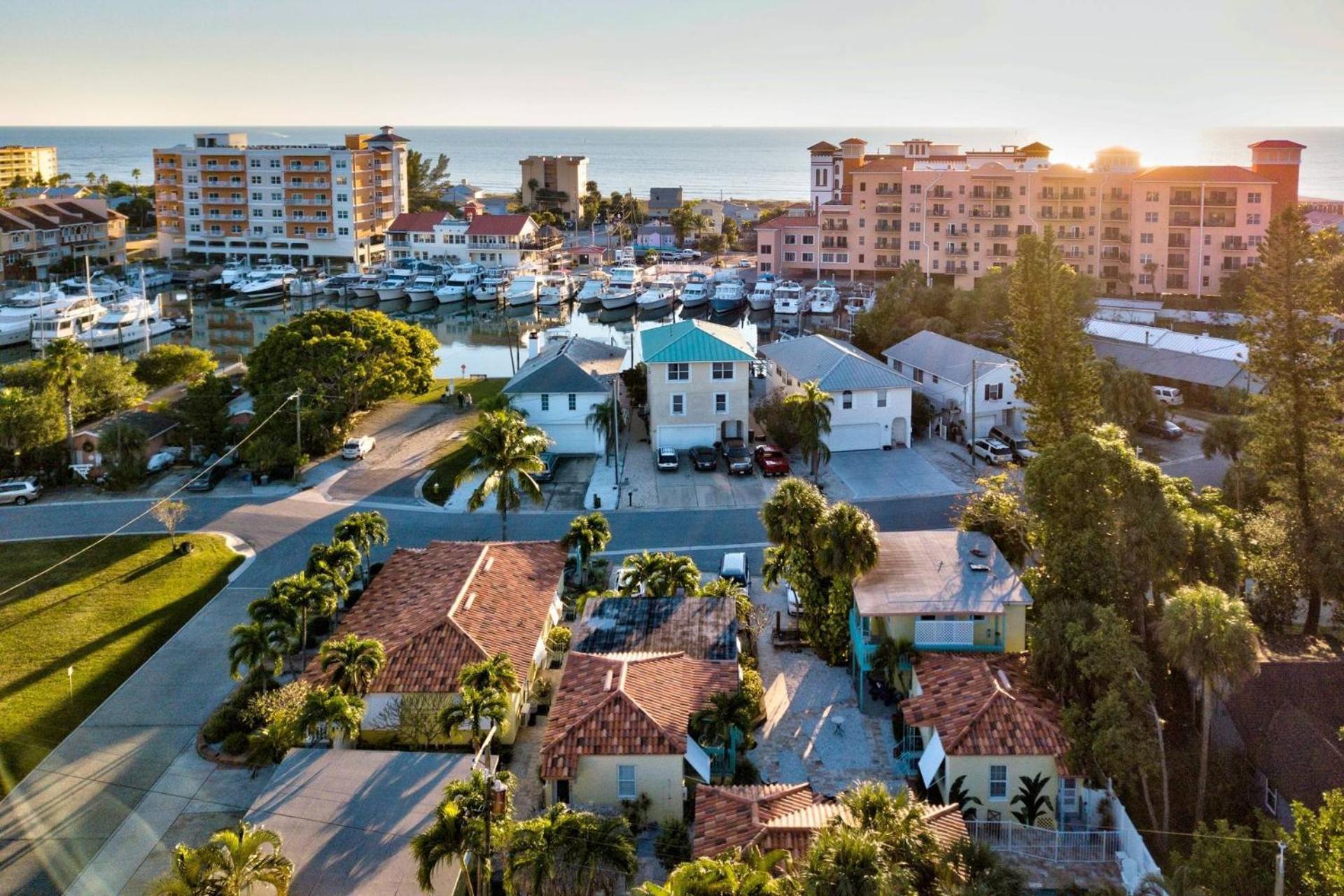 2 - Island Paradise Cottages - Sea Breeze St. Pete Beach Exterior photo